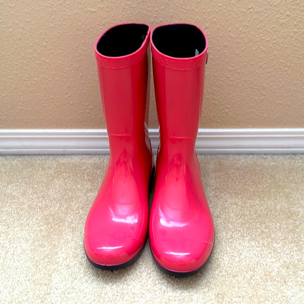 UGG hot pink women’s rain boots, size 7